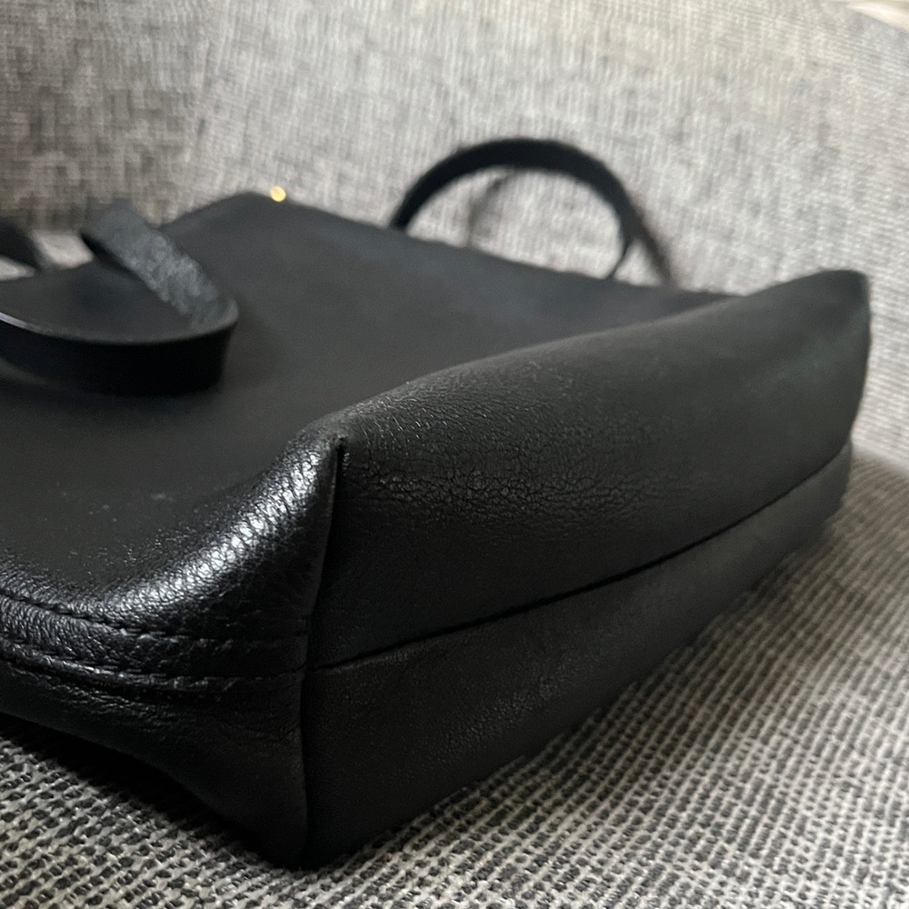Madewell Crossbody Leather Zip-Up Medium Tote - Picture 12 of 16